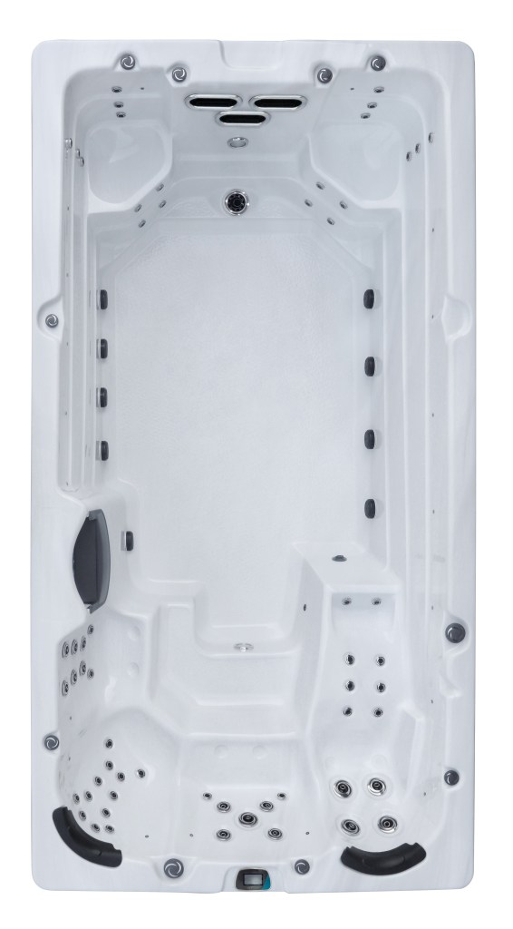 Innenansicht eines Swim SPA Odin, das mit Düsen für Hydromassagen und einem geräumigen Schwimmbereich ausgestattet ist.